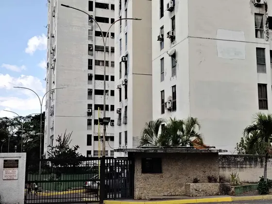 Mml Venta De Apto En Los Nísperos, Valencia 28.000$ Clientes