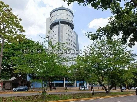 En Venta Amplia Oficina Con Excelente Ubicacion Y Espectacular Vista A La Ciudad 24-17243 Eloisa Mejia