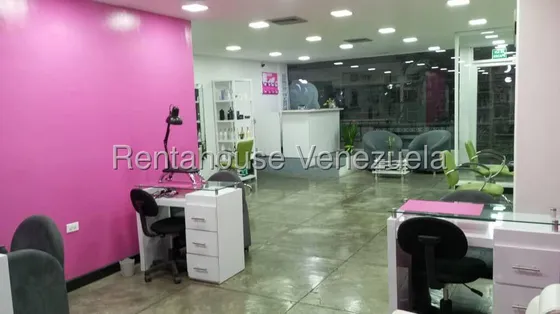 Maritza Lucena Vende Fondo De Comercio: Salón De Belleza Y Spa, Cuenta Con 2 Lava Cabezas, 5 Puestos Auxiliares De Trabajo Con Silla, Espejo, Carro Auxiliar Para Estilista, Silla Hidráulica, Espejo.