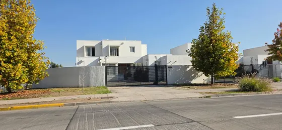 Casa En Pie Andino Con Amplio Patio.