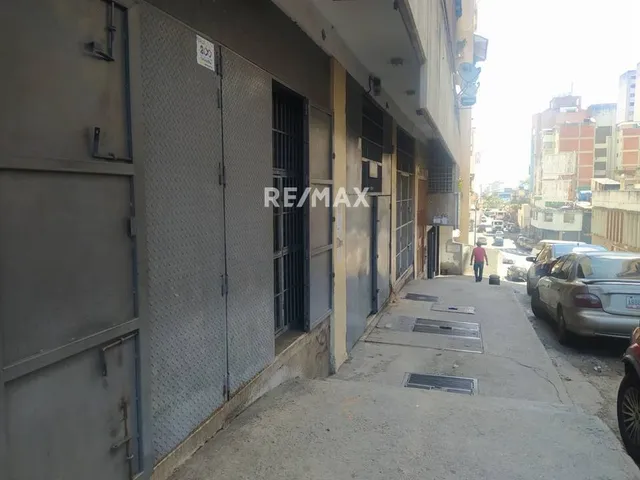 Amplio Y Magnífico Local En Venta A Pie De Calle