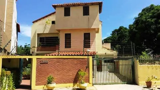 Se Vende Gran Casa  Por Calle 71 Con Av. 9b, Sector Tierra Negra. Maracaibo