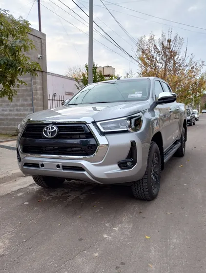 Toyota Hilux Pick-up 2.8 Cd Srv 204cv 4x4