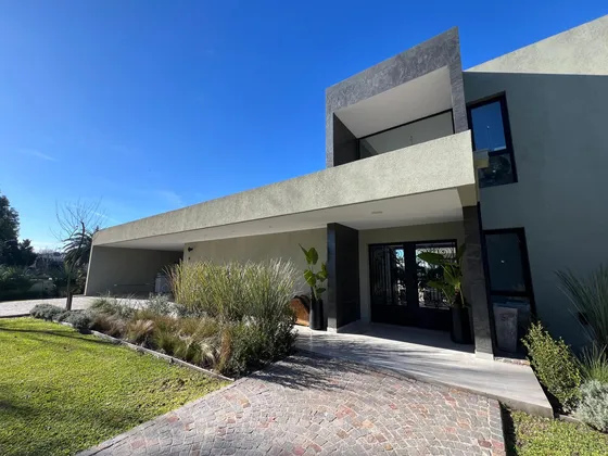 Venta Casa Cinco Amb Barrio Privado Los Pingüinos