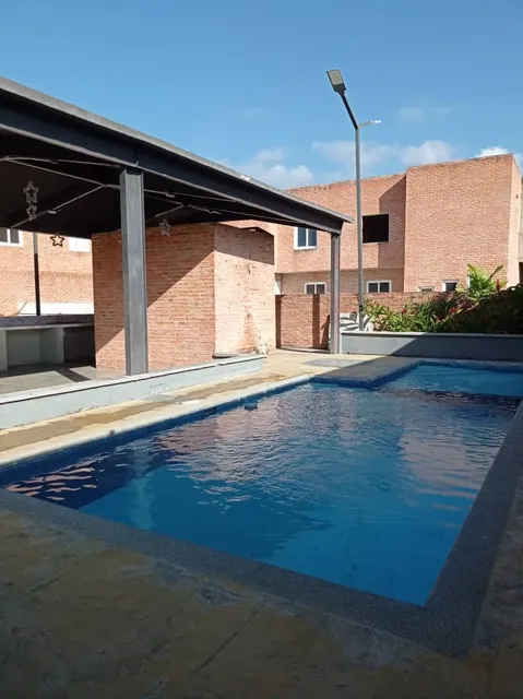 Se Vende Bello Y Amplio  Townhouse En Res. Vajegreda Sector Monteserino San Diego Estado Carabobo