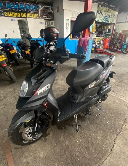 Akt Dynamic Pro, 125cc, 18.000km, Negro Mate, Único Dueño