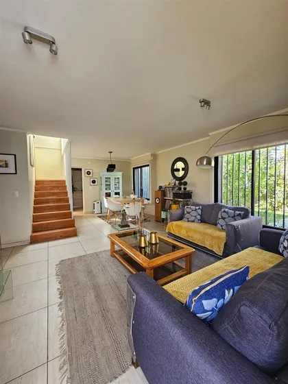 Casa En Arriendo De 5 Dormitorios &#43; Servicios En Vitacur
