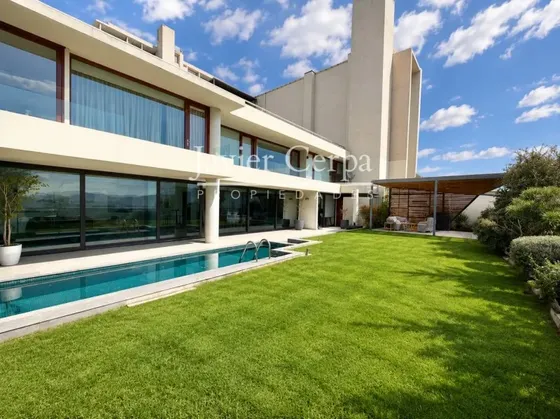 Duplex Con Linda Vista Y Jardin Privado. Sector El Huinganal