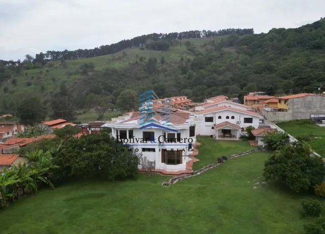 Espectacular Y Hermosa Propiedad De 3 Casas En Venta. Pedregosa Baja Codigo: B&c0-699. 9-4