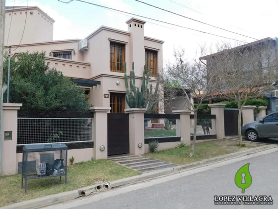 Casa En Venta Tres Dor. Pileta Etc. En Villa Carlos Paz A 30 Mtrs. Del Rio.