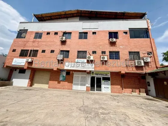 Yolmar Mendoza Ofrece Amplio E Iluminado Local En Venta Al Oeste De Barquisimeto, Ideal Para Consultorios De Cualquier Especialidad De Salud.