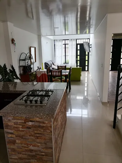 Casa De Tres Pisos Sector Residencial 
