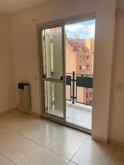 Departamento En Alquiler De 2 Dormitorios En Nueva Cordoba Con Balcón En La Mejor Zona