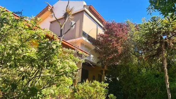 Vende Casa Con Piscina En Jardín Del Mar
