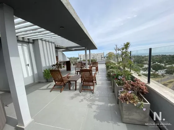 Vende Apartamento Penthouse De 3 Dormitorios En Maldonado.