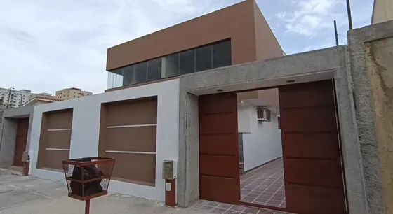 Casa En Alquiler: El Trigal Calle Cerrada