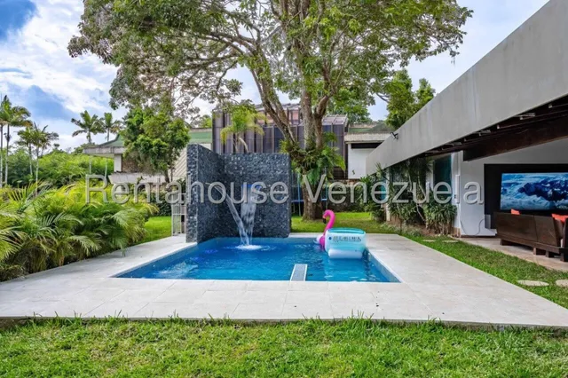 Espectacular Casa En Venta, Urb. La Lagunita Country Club