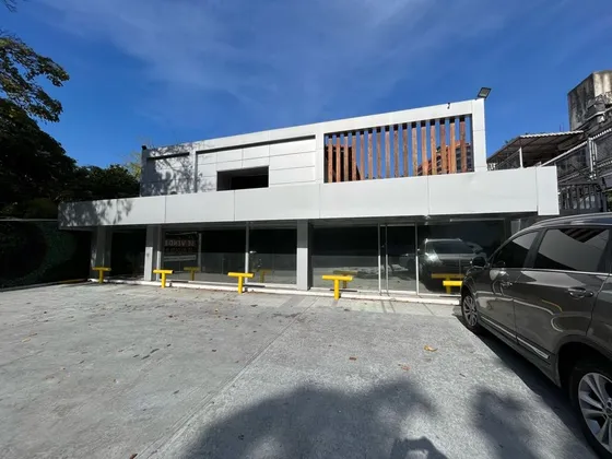Casa Comercial En Chuao A Pie De Calle