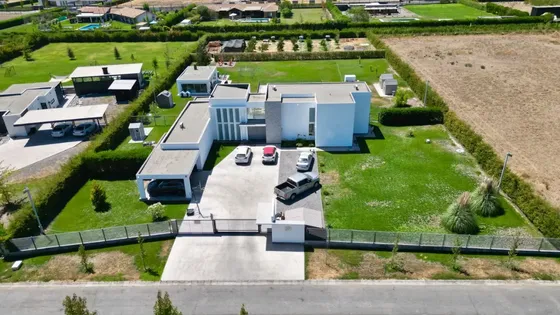 Excelente Estado, Agua Potable Y Condominio