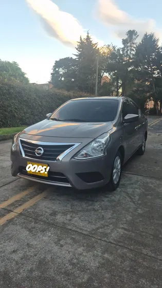 Nissan Versa 1.6 Sense Cvt