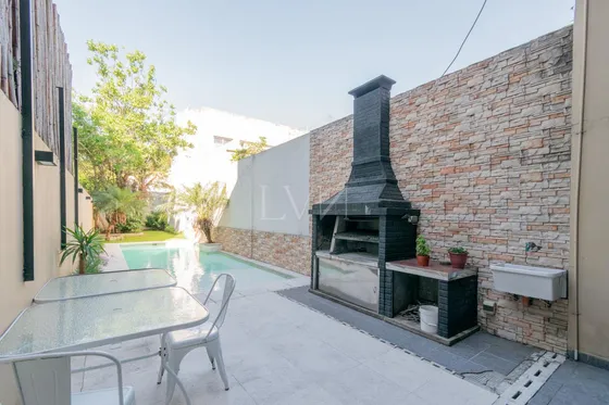 Venta Casa Estilo Tríplex 5 Ambientes Con Jardín Y Pileta En Vicente Lopez