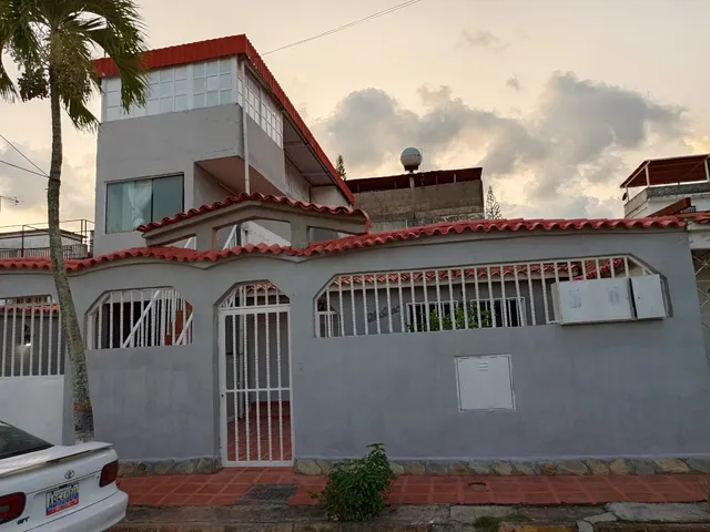 Casa En Venta  Urb. La Rosa, Colinas De Guatire Yh