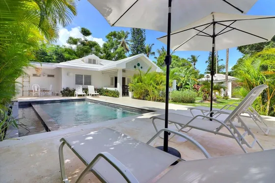 Se Vende Casa Con Piscina Residencial Cerrado, Las Terrenas