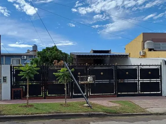 Casa De 3 Ambientes En Merlo