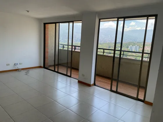 Vendo Apartamento Medellín Loma De Los Bernal, Parte Baja
