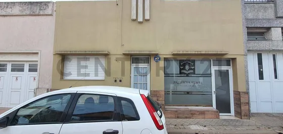 En Venta -  Casa De 5 Ambientes - Centro - Cañada De Gomez.. Impecable !!!