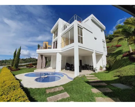 Casa De Lujo, A 2km De El Peñol-antioquia
