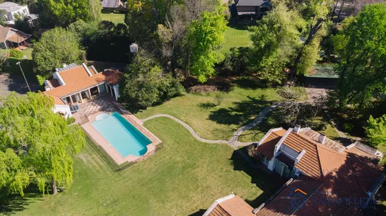Casa Con Importante Lote De 4000m Con Casa De 560 M2 - Cancha De Tenis Y De Paddle.