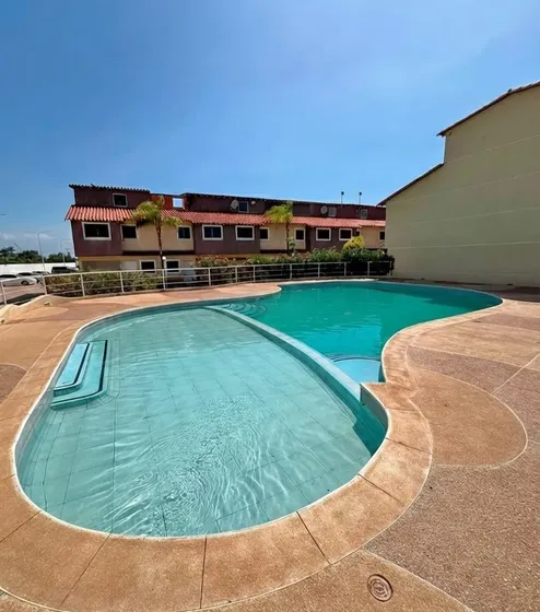 Townhouse En Venta En Brisas De La Romanza-nueva Barcelona