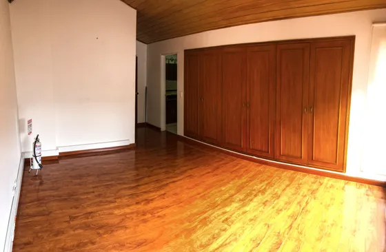 Oficina En Arriendo En Santa Barbara-usaquén. Cod A2278