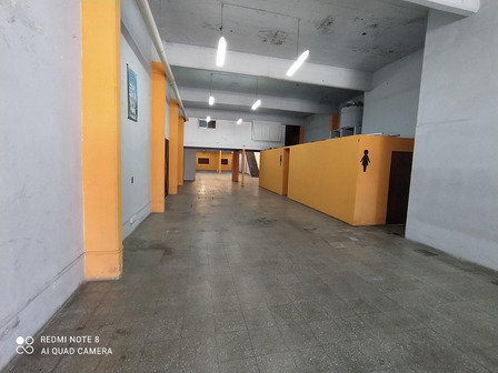 Local Muy Amplio, 2 Baños Y Vestuarios, Oficina, Gran Entrepiso - Lanús Oeste Local Muy Amplio, 2 Baños Y Vestuarios, Oficina, Gran Entrepiso - Lanús Oeste