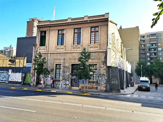 Casa En Venta De 12 Dorm. En Santiago