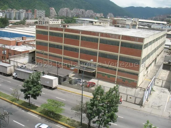 Edificio Comercial/ Industrial (3 Pisos)  Venta La Yaguara Mls - 24-10718