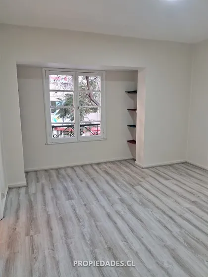 Depto.en Arriendo De 1 Dorm. En San Isidro Metro Santa Lucia