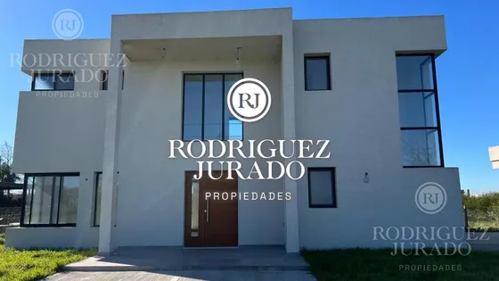 Oportunidad A La Laguna! Casa En Venta Apto Credito En Country San Sebastian!