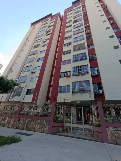Maritza Lopez Vende Apartamento Ubicado En Residencias Paraiso G, Urbanización Valles De Camoruco
