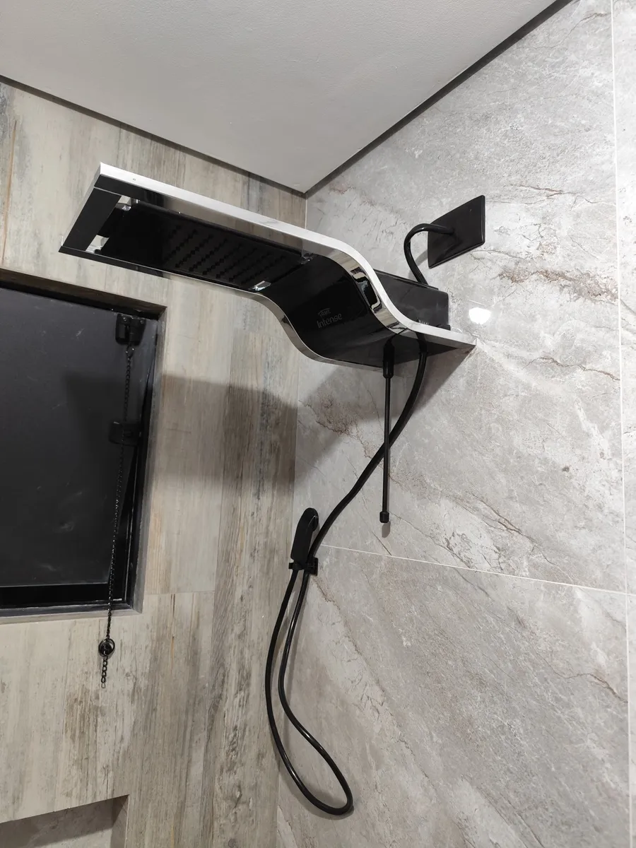 Chuveiro Ducha Eletrônica Intense Fame 7800w Super Potente Preta 220 v