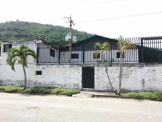 Se Vende Galpón En Zona Industrial 