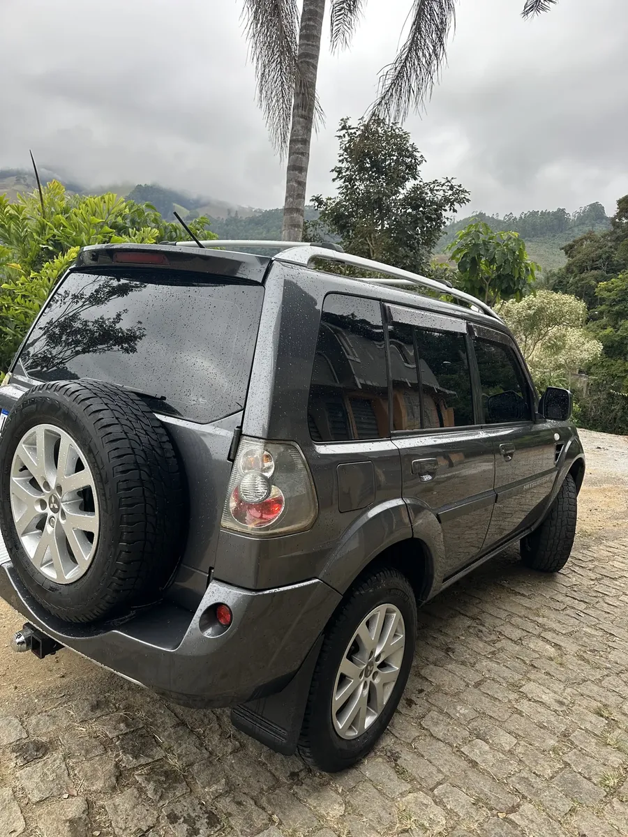 Mitsubishi Pajero Tr4 2010 2.0 Flex Aut. 5p — foto 4