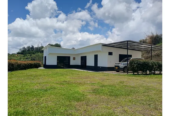 Venta De Casa  Campestre Marinilla 1.030 M2  Proindiviso. Cao