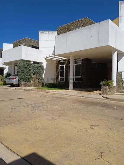 Moderno Y Lujoso Townhouse En La Isla De  Margarita