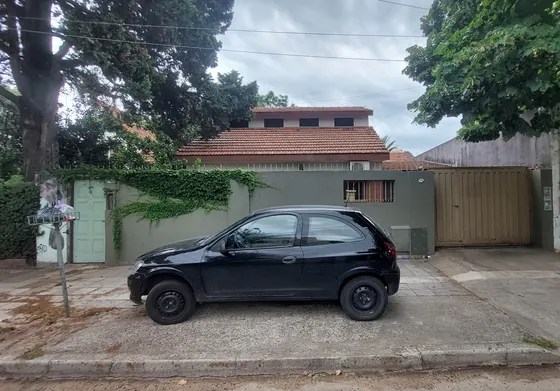 Chalet Americano Y Casa  En Block Con Amplio Lote. 