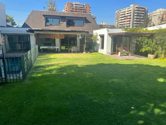 Casa Cercana A Colegios Verbo Divino Y Villa María Y Metro