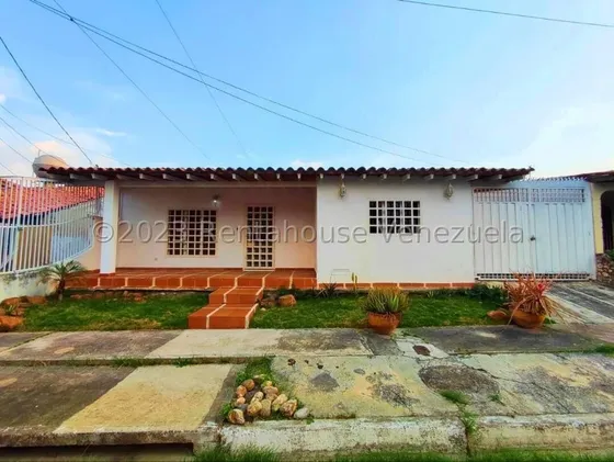 José Trivero Vende Amplia Casa Ubicada En La Morenera Cabudare 
