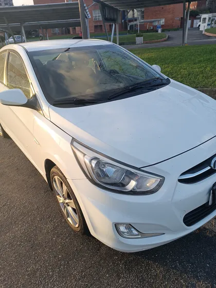 Hyundai Accent 1.4 Cvvt Gl Full Sedan