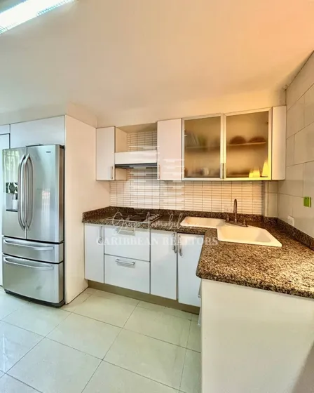 En Venta Town House En El Conj Resd Roblemar, Sector Nuevo Mundo. Los Robles. 